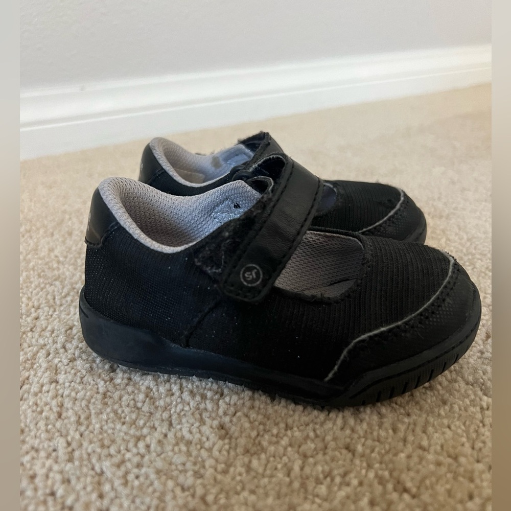 Stride Rite Black Mary Jane’s size 6